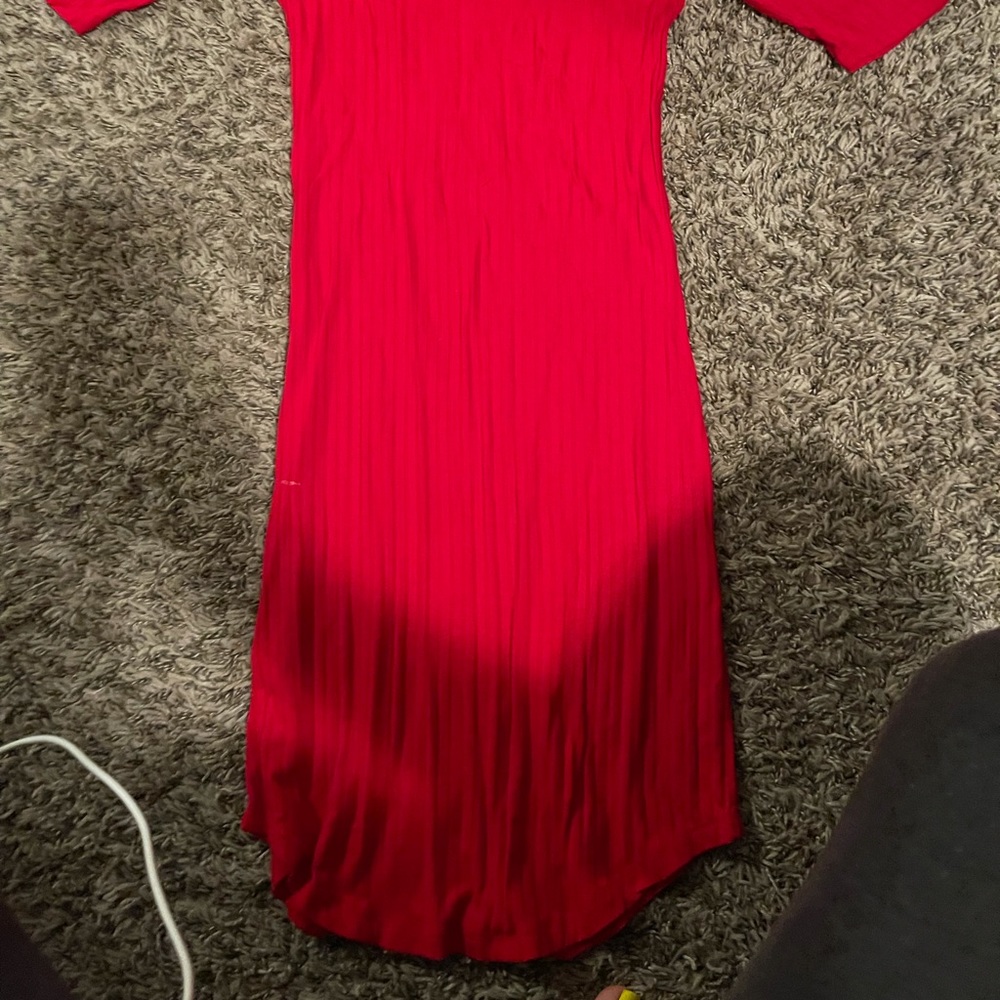 RED DRESS - Picture 2 of 2